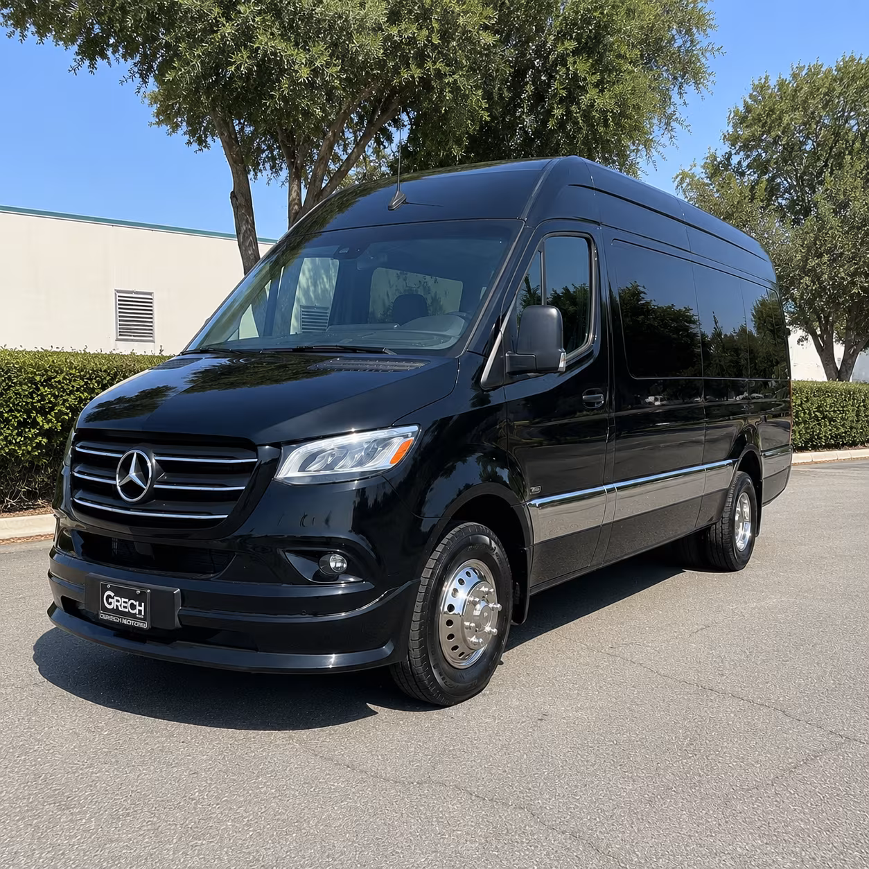book a bus for your next airport transfer 1